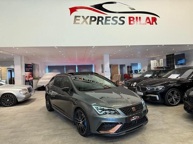Grå Begagnad 2017 Cupra Leon Kombi | 249 000 kr (Marknadspris) - Bild 1/4