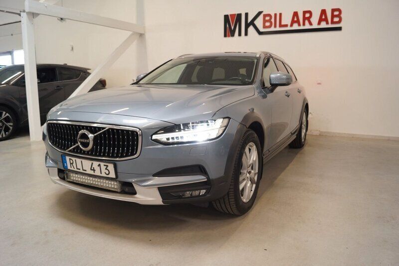 Ljusblå Begagnad 2017 Volvo V90 CC Momentum Kombi | 169 900 kr - Bild 1/2