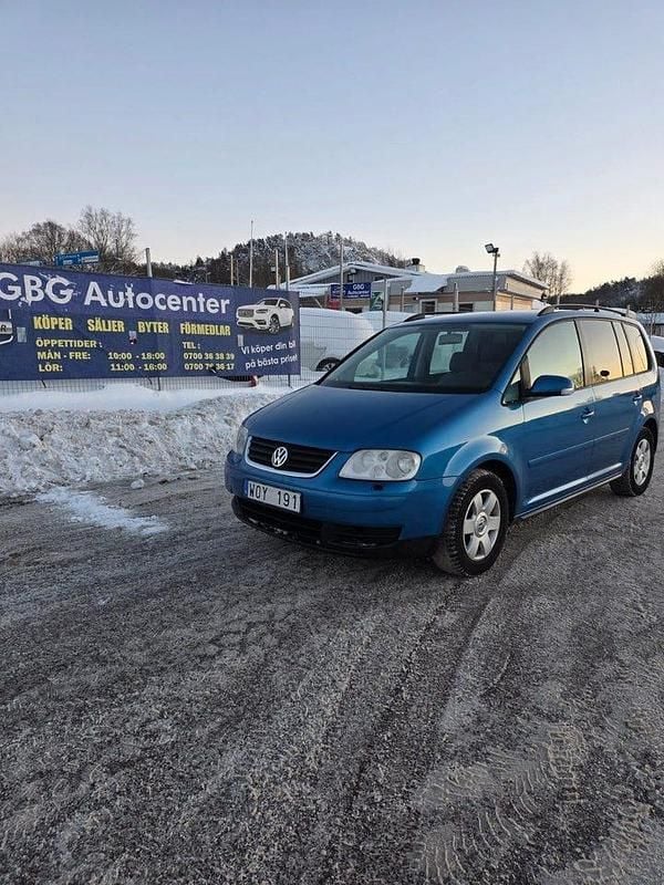 Blå Begagnad 2005 VW Touran Minibuss | 37 900 kr (Marknadspris) - Bild 1/4