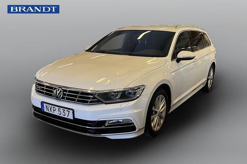 Vit Begagnad 2018 VW Passat Kombi | 179 900 kr (Marknadspris) - Bild 1/4