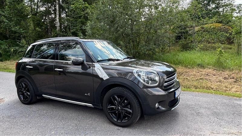 Grå Begagnad 2016 Mini Cooper D Countryman SUV | 129 900 kr (Marknadspris) - Bild 1/4
