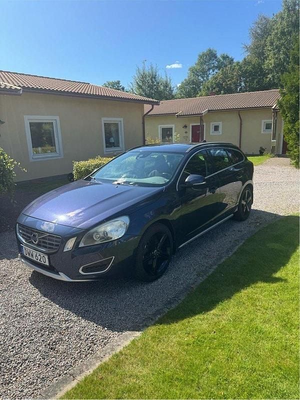 Blå Begagnad 2013 Volvo V60 Momentum Kombi | 80 000 kr (Bra pris) - Bild 1/4