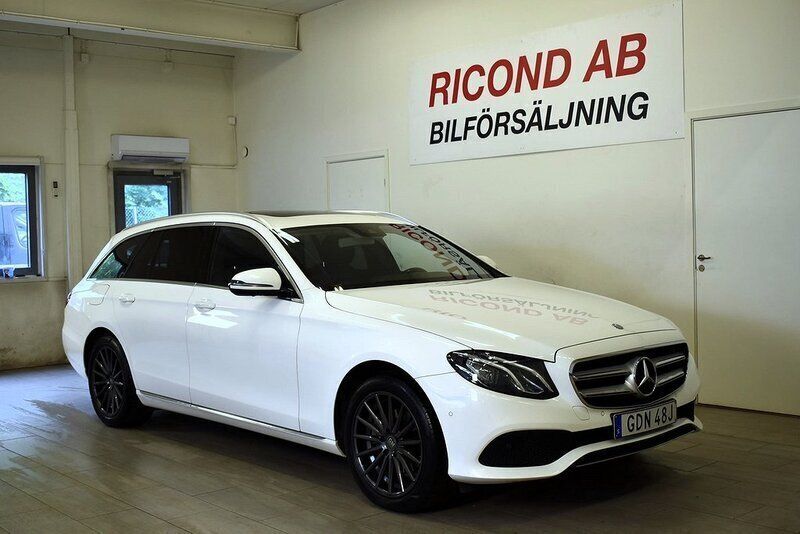 Vit Begagnad 2017 Mercedes E220 Avantgarde Kombi | 179 900 kr (Marknadspris) - Bild 1/4