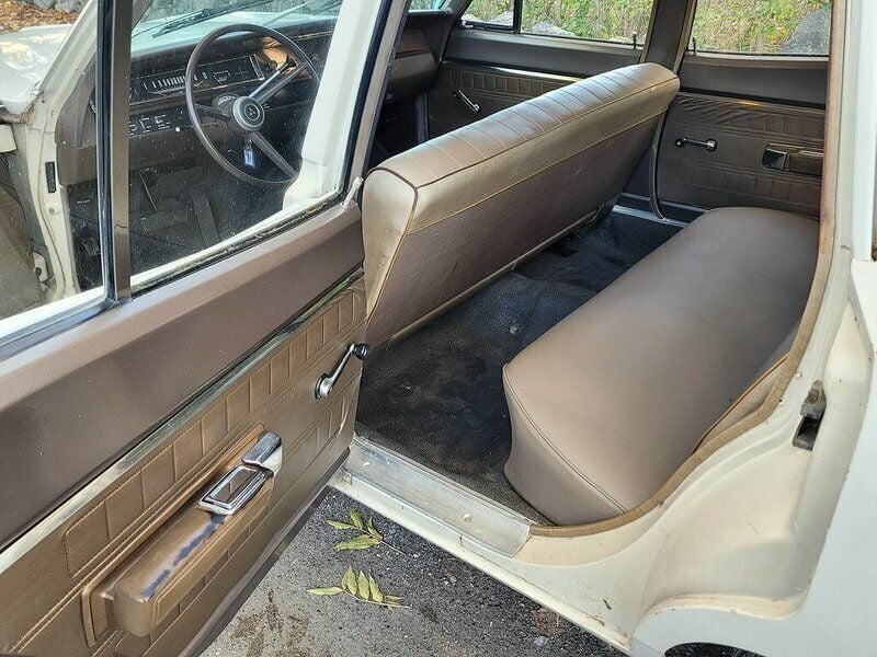 Begagnad Dodge Coronet 234 HK (172 kW) 1968 Ljusbrun Kombi