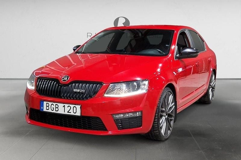 Röd Begagnad 2015 Skoda Octavia RS Halvkombi | 104 900 kr (Bra pris) - Bild 1/3