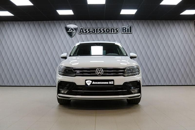 Vit Begagnad 2020 VW Tiguan R-line SUV | 249 900 kr (Bra pris) - Bild 1/4