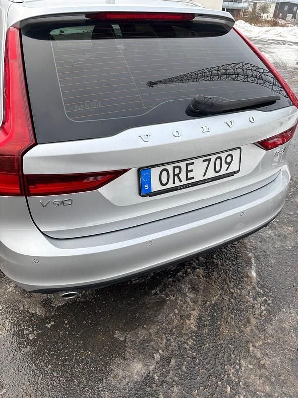 Begagnad Volvo V90 Momentum 190 HK (139 kW) 2019 Kombi