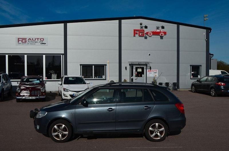 Mörkgrå Begagnad 2010 Skoda Fabia Kombi | 9 900 kr (Superpris) - Bild 1/4