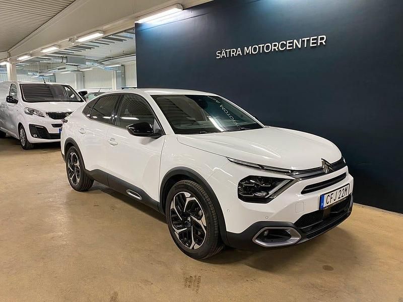 Vit Begagnad 2023 Citroën C4 X PureTech SUV | 264 900 kr (Marknadspris) - Bild 1/4