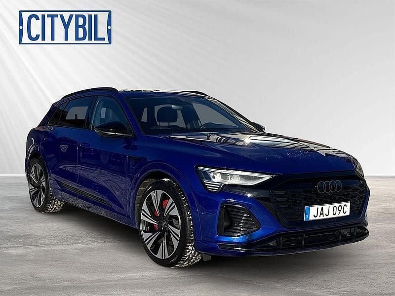 Begagnad Audi Q8 e-tron S-Line 300 kW (408 HK) 2023 Ultra blue metallic SUV