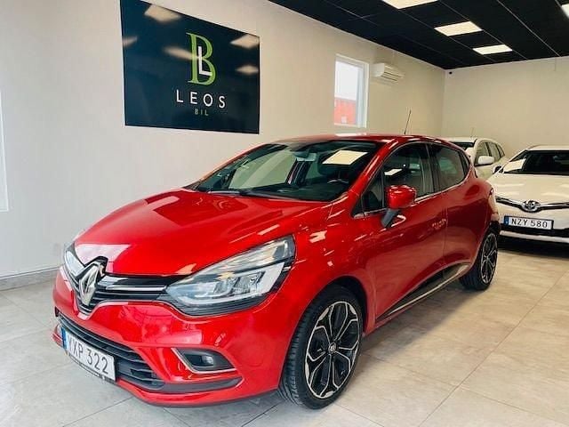 Röd Begagnad 2017 Renault Clio IV Intens Halvkombi | 59 900 kr (Bra pris) - Bild 1/4