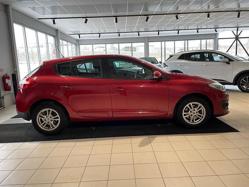 Begagnad Renault Mégane III 116 HK (85 kW) 2014 Röd Halvkombi