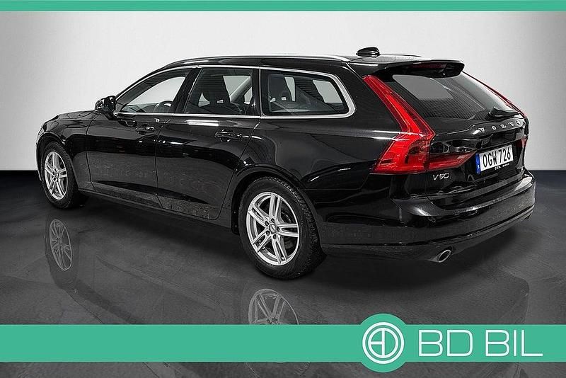 Begagnad Volvo V90 Momentum 190 HK (139 kW) 2016 Svartmetallic Kombi