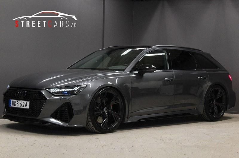 Grå Begagnad 2023 Audi RS6 Design Kombi | 1 169 000 kr (Superpris) - Bild 1/4