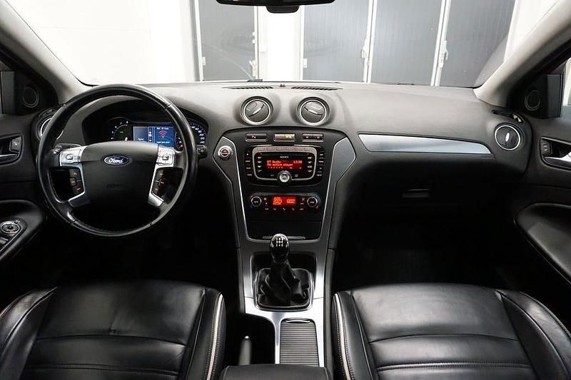 Begagnad Ford Mondeo Titanium 146 HK (107 kW) 2011 Grå Kombi