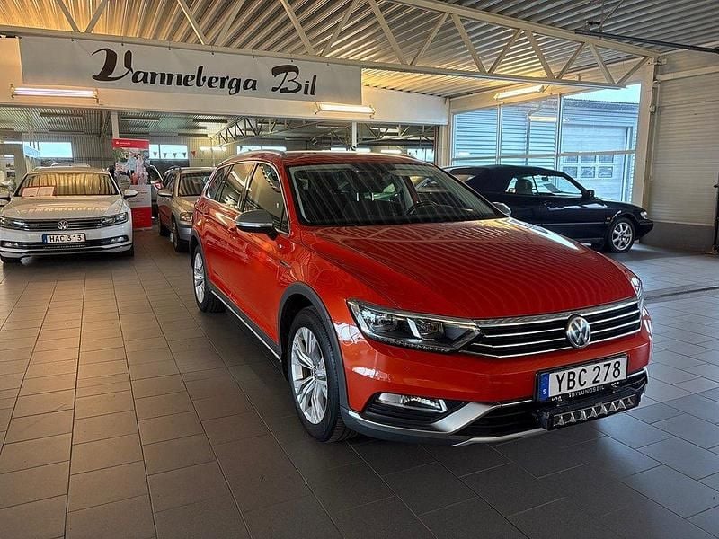 Orange Begagnad 2015 VW Passat Alltrack Kombi | 179 900 kr (Lite dyr) - Bild 1/4