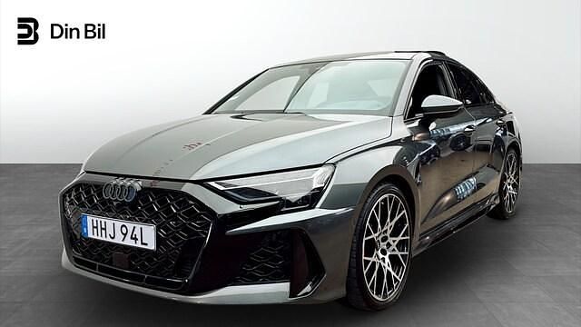 Daytonagrå pärleffekt Begagnad 2024 Audi RS3 Comfort Sedan | 699 000 kr (Lite dyr) - Bild 1/4