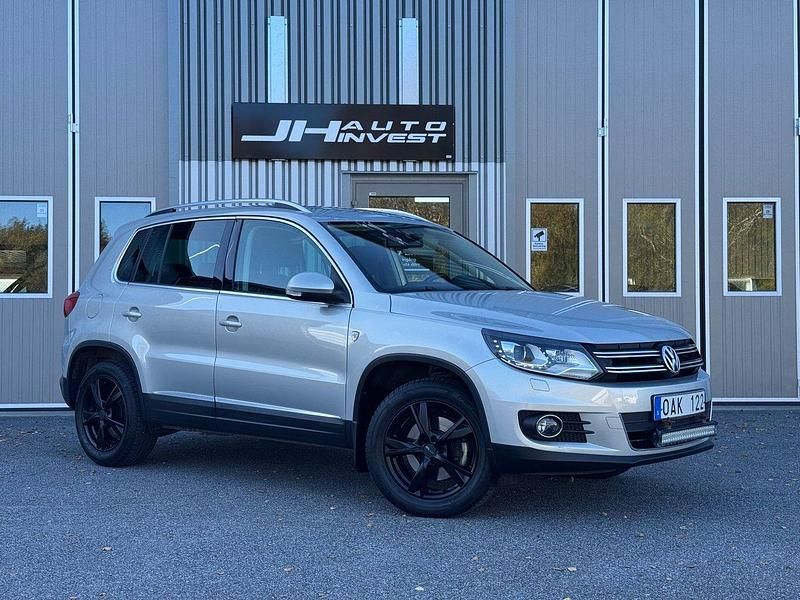 Silver Begagnad 2013 VW Tiguan Sportline SUV | 119 900 kr (Marknadspris) - Bild 1/4