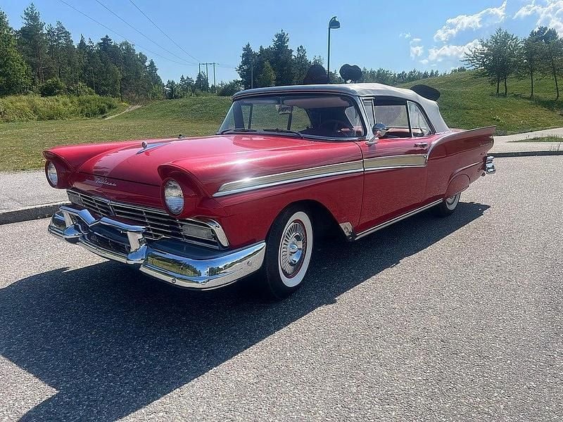 Röd Begagnad 1957 Ford Fairlane Cab | 449 000 kr - Bild 1/4