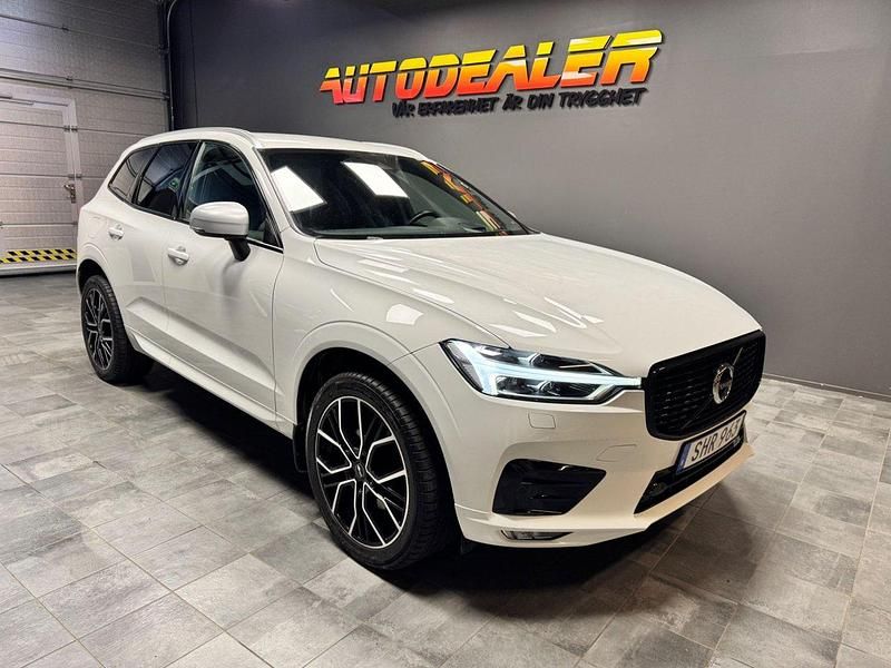 Vit Begagnad 2018 Volvo XC60 R-Design SUV | 349 900 kr (Marknadspris) - Bild 1/4