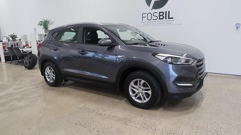 Mörkgrå Begagnad 2016 Hyundai Tucson Select SUV | 129 900 kr (Marknadspris) - Bild 1/3