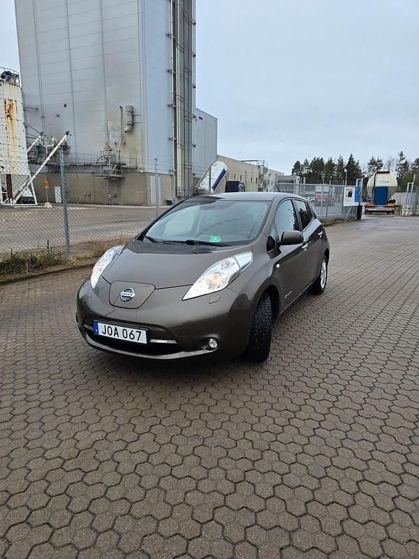 Begagnad 2017 Nissan Leaf Halvkombi | 79 000 kr (Marknadspris) - Bild 1/4