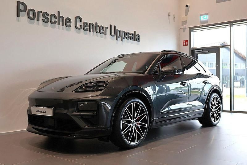 Grå Begagnad 2024 Porsche Macan Turbo SUV | 1 537 700 kr - Bild 1/4