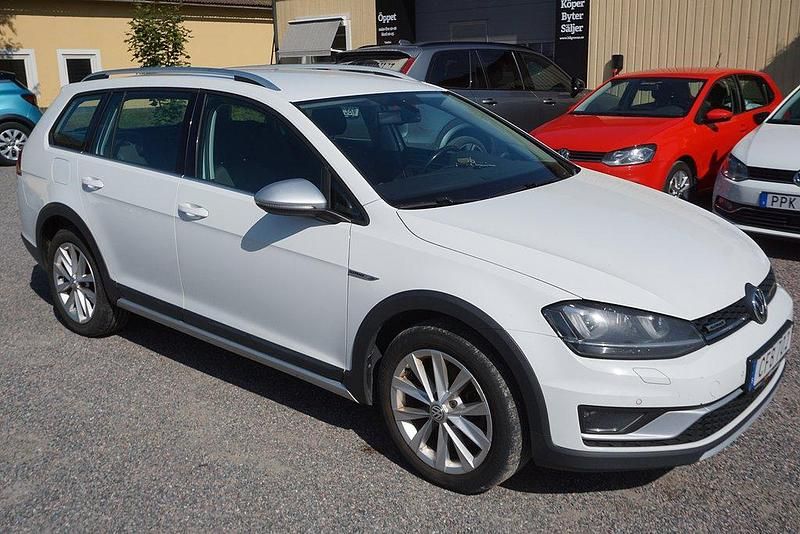 Vit Begagnad 2015 VW Golf Alltrack Kombi | 99 900 kr (Lite dyr) - Bild 1/4