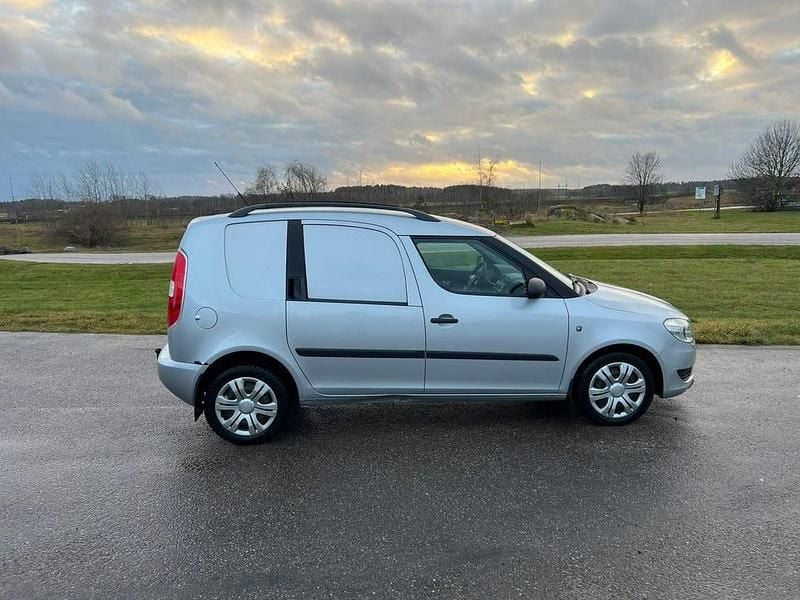 Begagnad Skoda Roomster 75 HK (55 kW) 2011 Minibuss