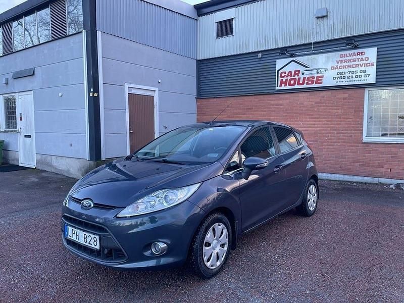 Begagnad Ford Fiesta Titanium 82 HK (60 kW) 2011 Grå Halvkombi