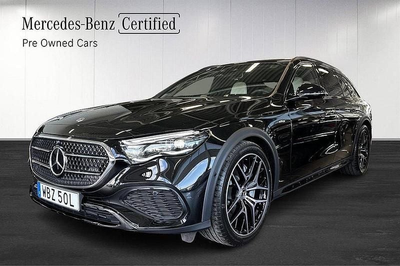 Svart Begagnad 2025 Mercedes E300 SUV | 769 700 kr - Bild 1/4