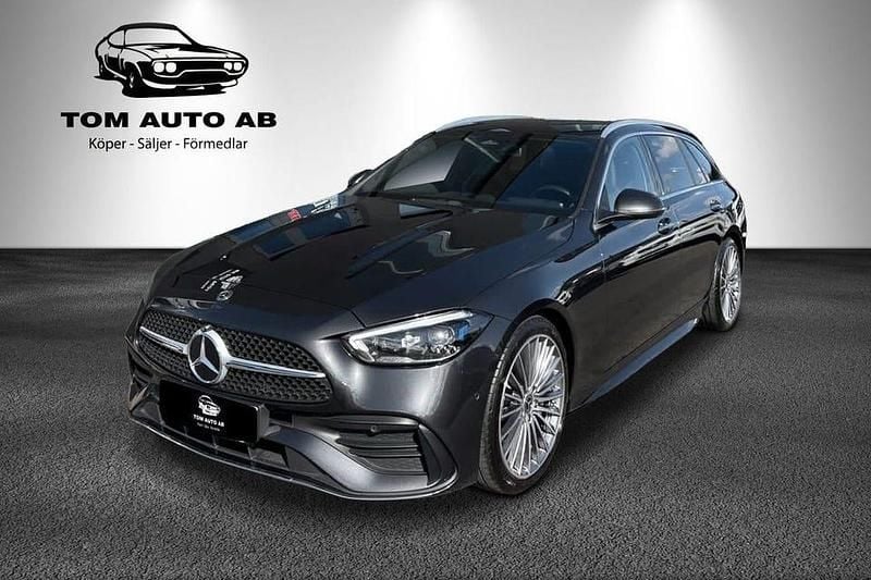 Grå Begagnad 2022 Mercedes C220 AMG line Kombi | 435 000 kr (Marknadspris) - Bild 1/4
