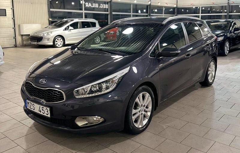 Grå Begagnad 2012 Kia Ceed Sportswagon Kombi | 54 900 kr (Marknadspris) - Bild 1/4