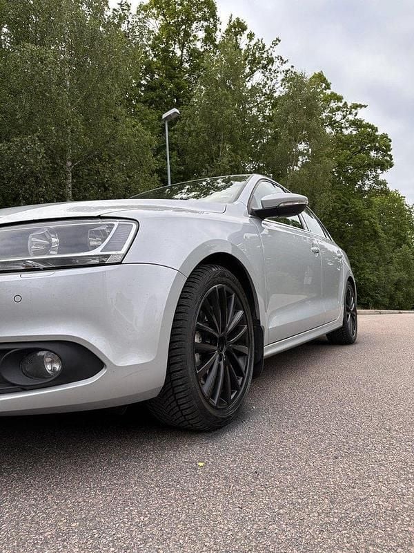 Silver Begagnad 2011 VW Jetta GT Sedan | 88 000 kr (Bra pris) - Bild 1/4
