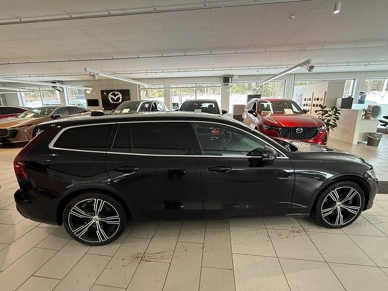 Begagnad Volvo V60 Inscription 340 HK (250 kW) 2022 Onyx svart metallic Kombi
