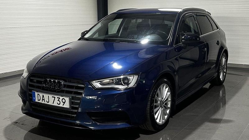 Blå Begagnad 2015 Audi A3 Sportback Attraction Halvkombi | 94 900 kr (Bra pris) - Bild 1/4