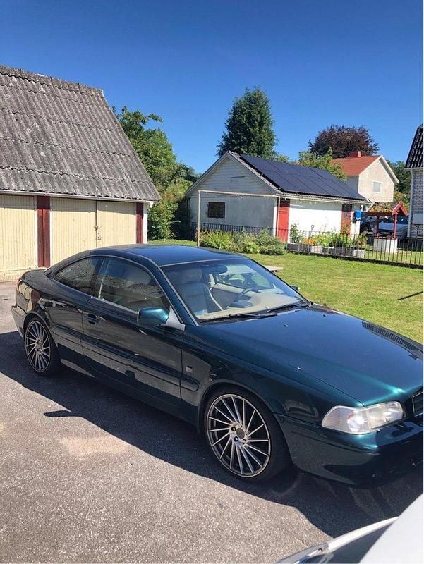 Grön Begagnad 2002 Volvo C70 Sportkupé | 42 000 kr (Marknadspris) - Bild 1/4