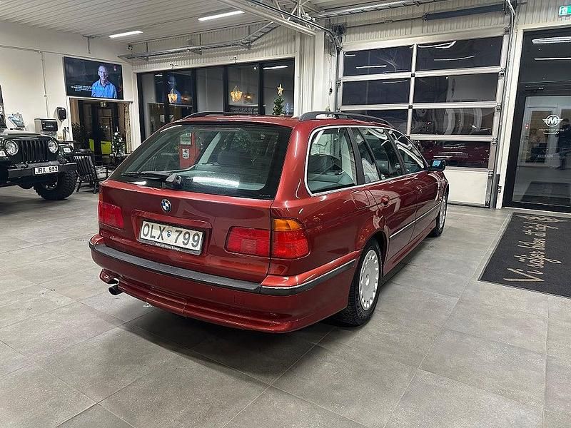 Begagnad BMW 520 150 HK (110 kW) 1999 Röd Kombi