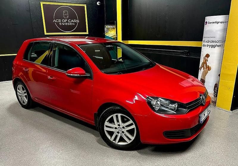 Röd Begagnad 2008 VW Golf VI Halvkombi | 52 990 kr (Marknadspris) - Bild 1/4
