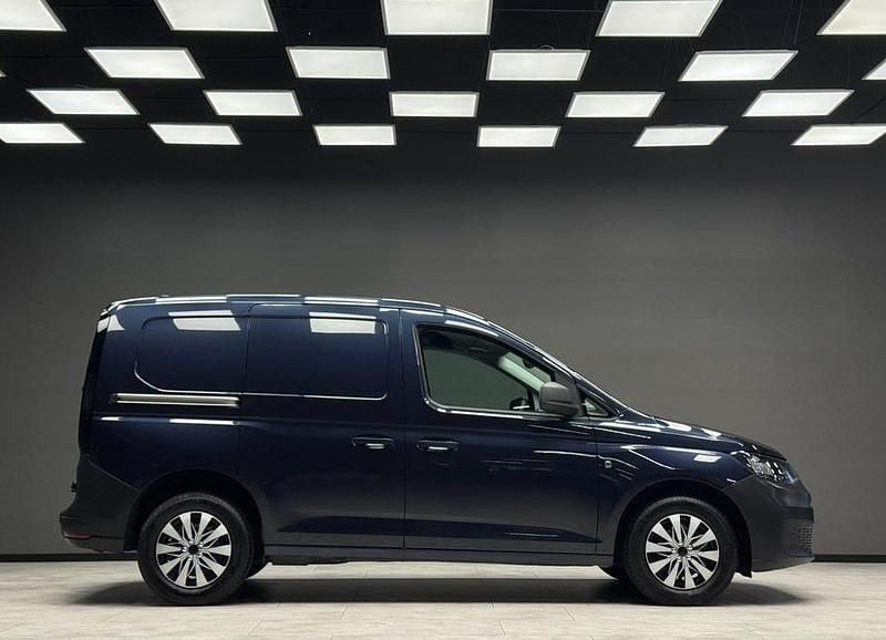 Begagnad VW Caddy 75 HK (55 kW) 2022 Blå Minibuss