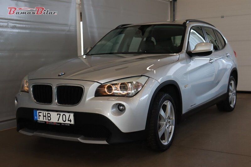 Grå Begagnad 2011 BMW X1 SUV | 119 900 kr (Lite dyr) - Bild 1/4