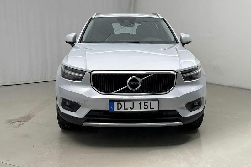 Begagnad Volvo XC40 Momentum 163 HK (119 kW) 2021 Silver SUV