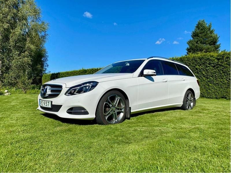 Vit Begagnad 2014 Mercedes E220 Kombi | 160 000 kr (Marknadspris) - Bild 1/4