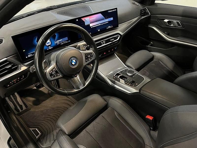 Begagnad BMW 330e M Sport 184 HK (135 kW) 2023 Vit Kombi