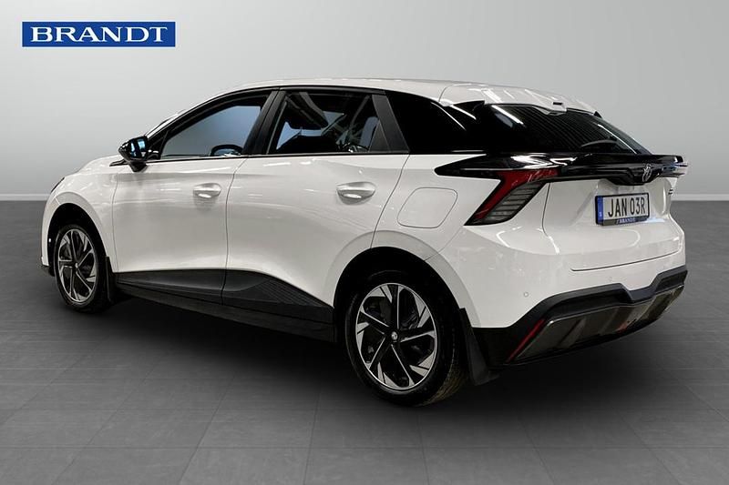 Begagnad MG MG4 EV 2023 Vit Halvkombi