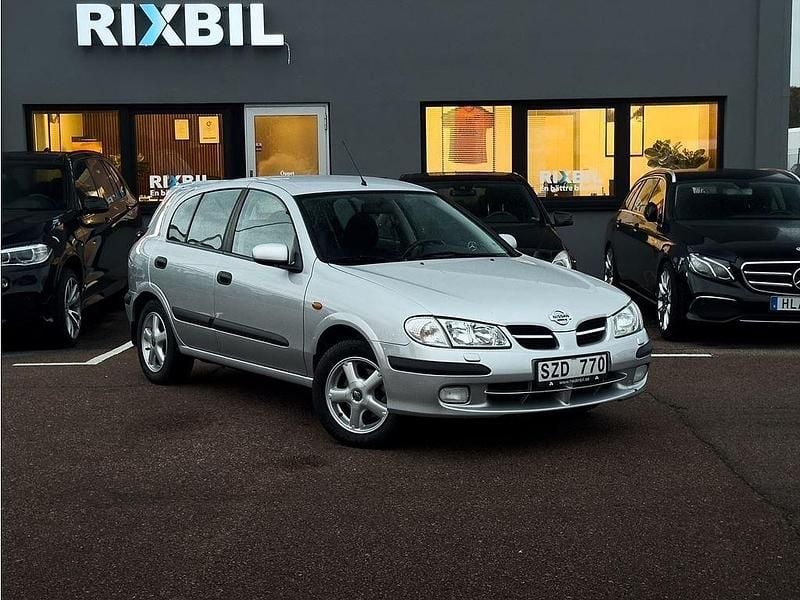 Silver Begagnad 2002 Nissan Almera Halvkombi | 29 900 kr - Bild 1/4