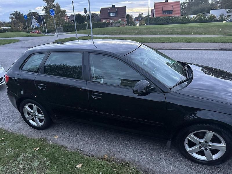 Svart Begagnad 2009 Audi A3 Sportback Halvkombi | 30 000 kr (Marknadspris) - Bild 1/4