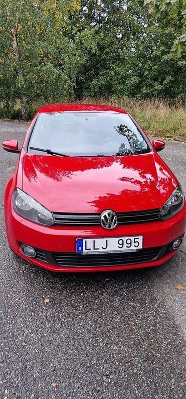 Röd Begagnad 2009 VW Golf Halvkombi | 55 000 kr (Marknadspris) - Bild 1/4