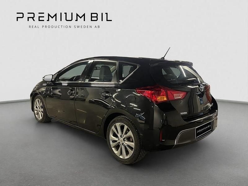 Begagnad Toyota Auris Hybrid Executive 136 HK (100 kW) 2013 Svart Halvkombi