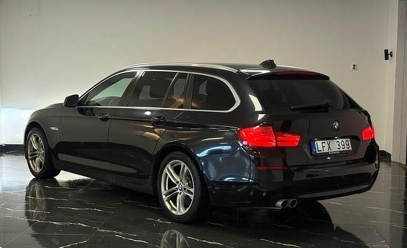 Begagnad BMW 520 184 HK (135 kW) 2011 Svart Kombi